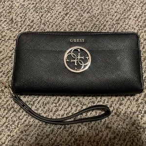 Guess Wristlet